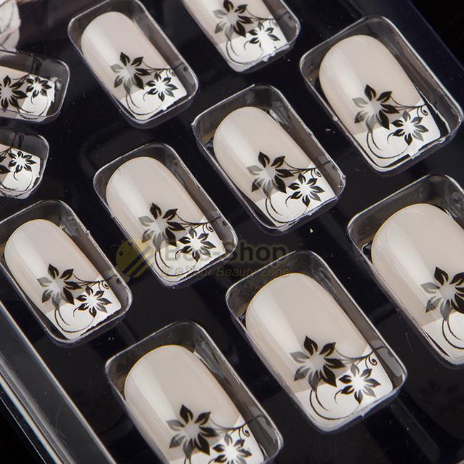 False Nail Art With Glue